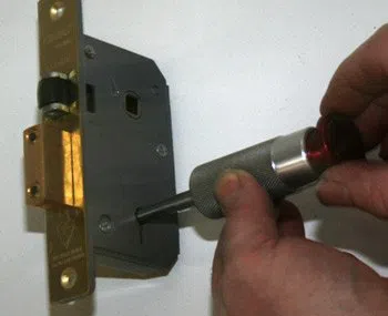 Rahway Locksmith Store Rahway, NJ 732-837-9259 - 1a-Changing-Locks